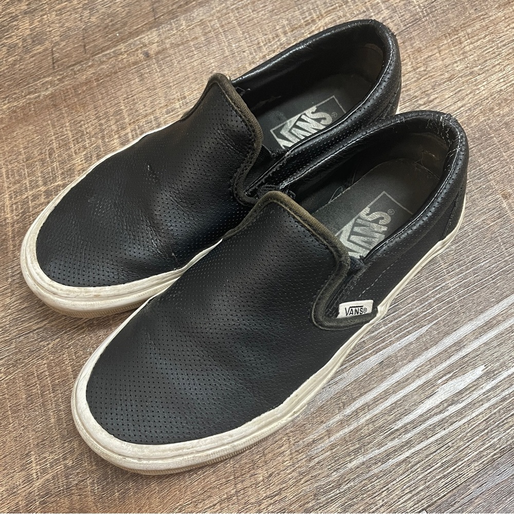 Women’s black Vans size 6
